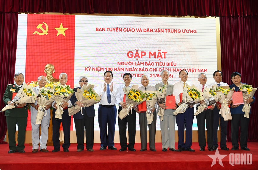 Ban Tuyên giáo và Dân vận Trung ương gặp mặt người làm báo tiêu biểu